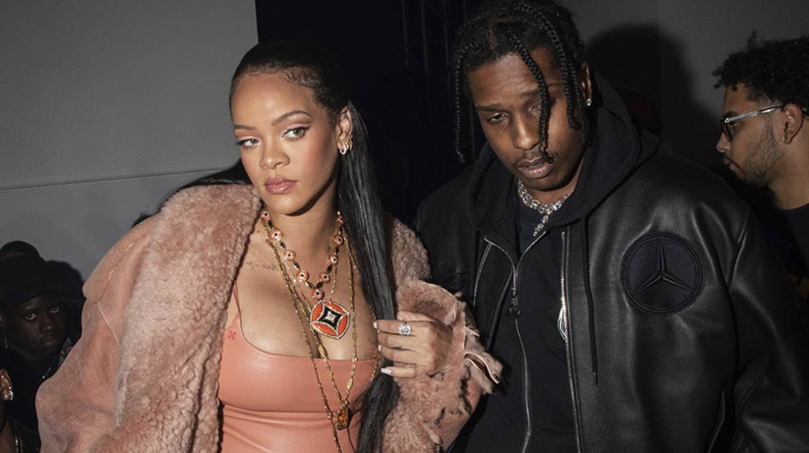 Rihanna Aldatıldı Mı? İşte İlk Açıklama