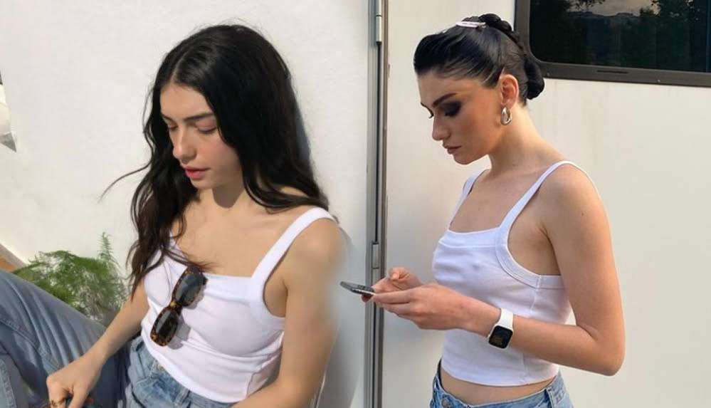 Hazar Ergüçlü Sütyensiz Pozlarıyla Yürek Hoplattı!