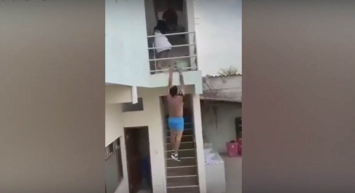 Kocası Yatakta Bastı, Sevgilisi Balkondan Kaçtı