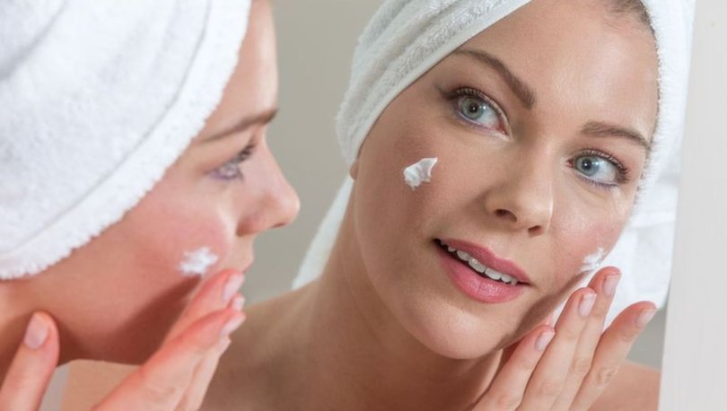 Yüz Yağlanması Neden Olur ve Nasıl Geçer?