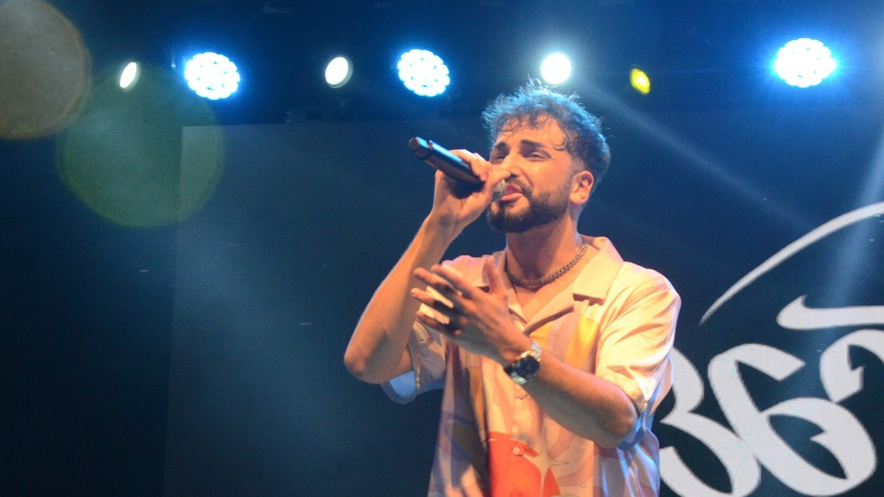 Şarkıcı Sefo Valilik Kararıyla Sahneden İndirildi!