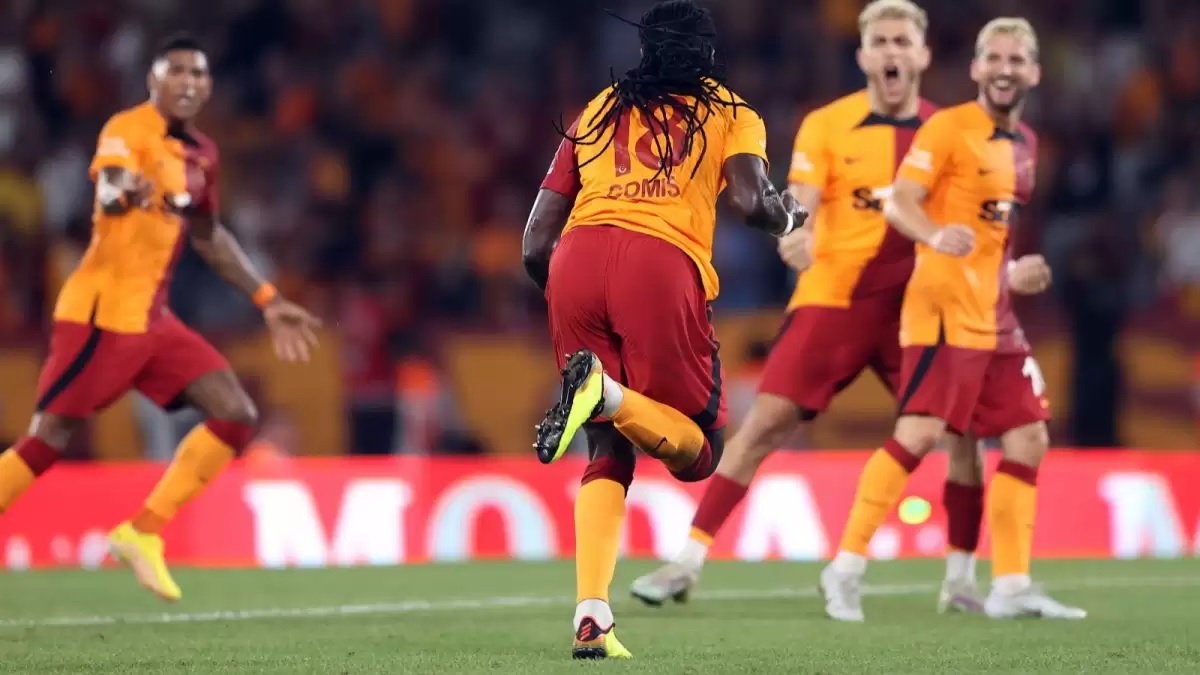Galatasaray Gomis'le Güldü!