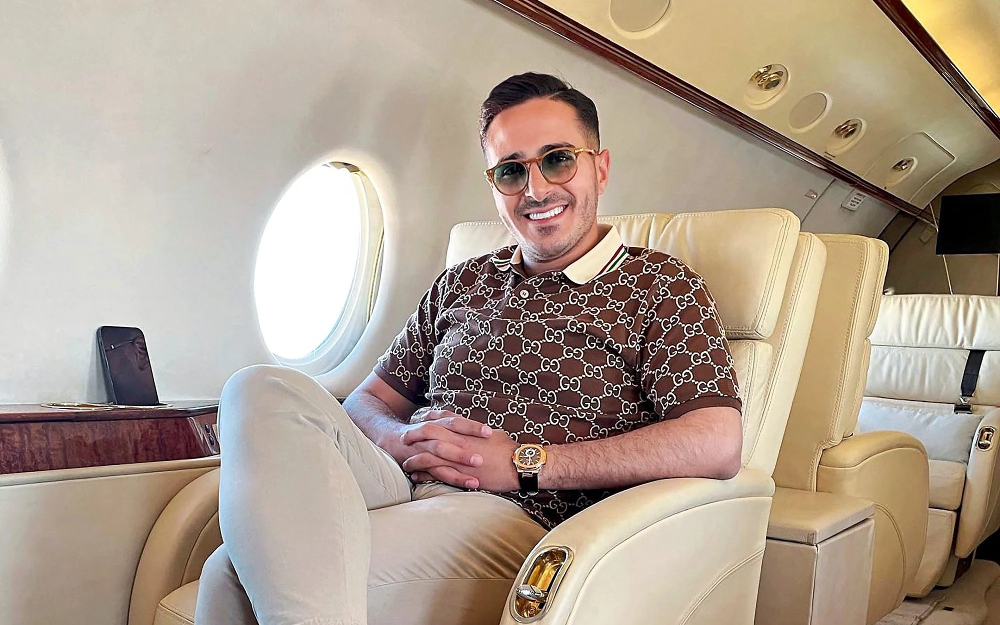 Tinder Avcısı Gerçek mi Simon Leviev Gerçekte Kim ve Nereli, Kadınlar, Oyuncuları Kim?