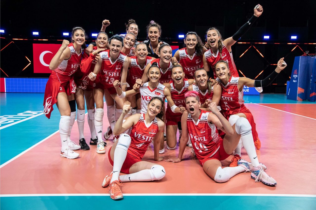 Voleybol Severlerin Merakla Beklediği Formalar Satışta!