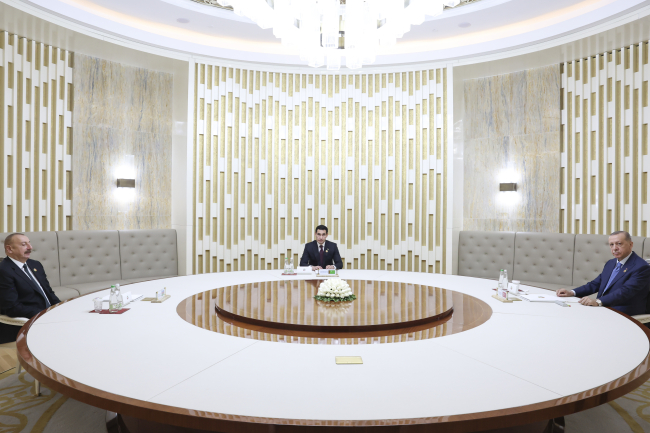 Büyük Asya Buluşması! Türkiye-Azerbaycan-Türkmenistan Liderleri Bir Arada