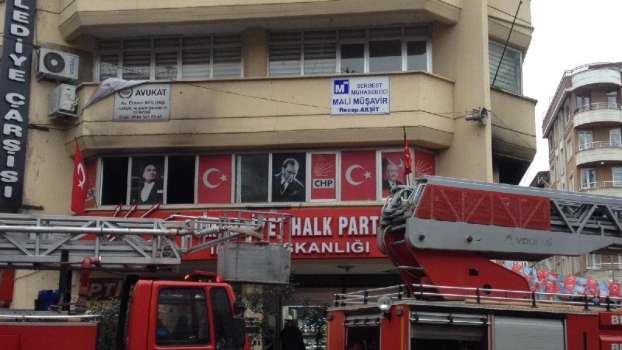 CHP Binasına Taşlı Saldırı!