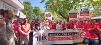 DİSK, TÜİK Önünde Sahte Enflasyon Rakamlarını Protesto Etti