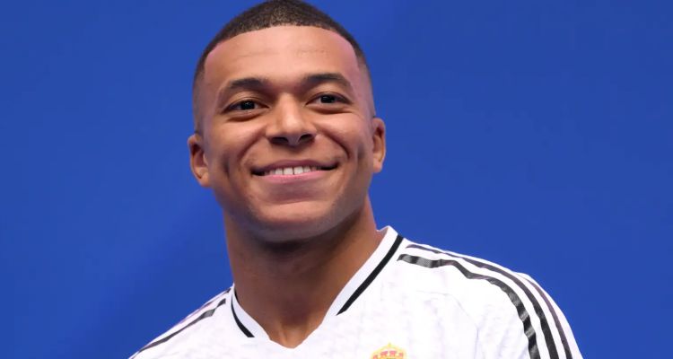 Kylian Mbappe, Fransız Kulübü Caen'i Resmen Satın Aldı! Kylian Mbappe Kimdir ve Başarıları Nelerdir ?