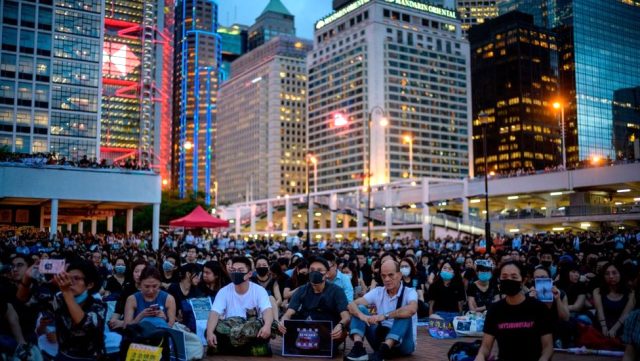 Hong Kong'da yaygın grevler gündemde