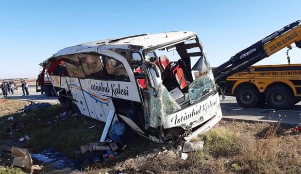 Afyonkarahisar'da Feci Kaza! Yolcu Otobüsü Devrildi
