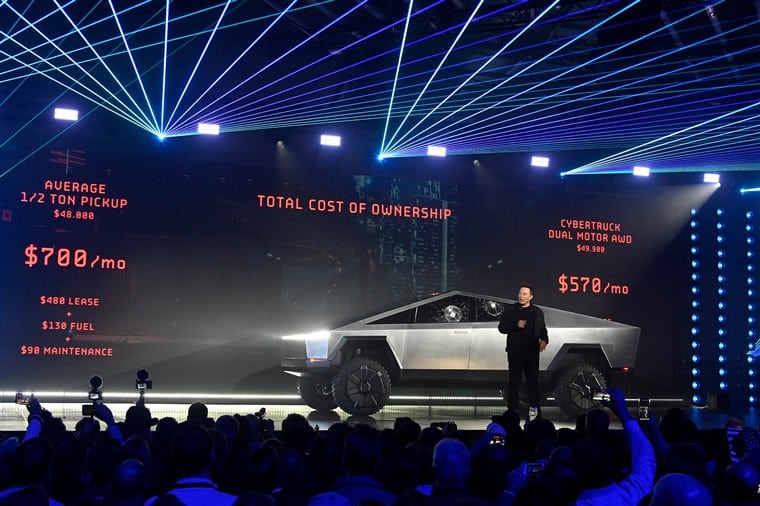 Tesla Aracı #Cybertruck Demo Testinde Camın Kırılmasıyla Sınıfta Kaldı