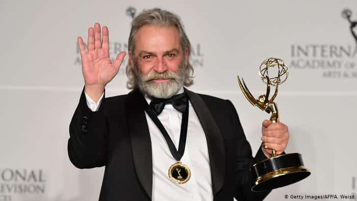Haluk Bilginer Uluslararası Emmy Ödülünü Aldı!