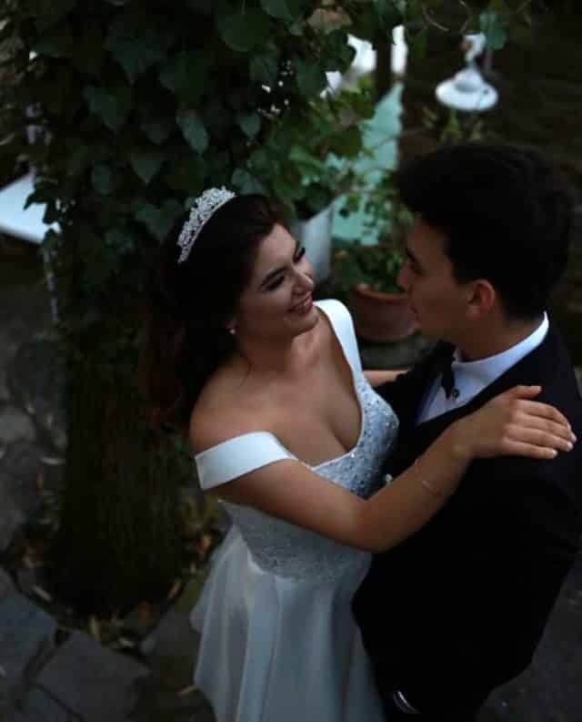 Hanife Gürdal Dekoltesiyle Tepkilerin Odağı Oldu!