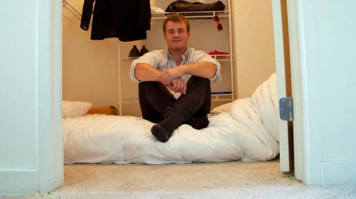 Başarılı Olmak İçin Üç Ay Gardıropta Uyudu