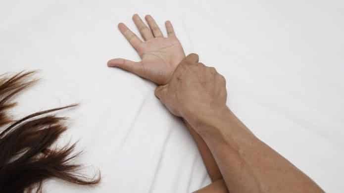 Erkeklerin Cinsel İlişki Sırasında Öldürdükleri Kadınlar İçin Sert Seks Savunması