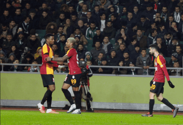 Galatasaray 3 Puanı Aldı, 2 Sakat Verdi