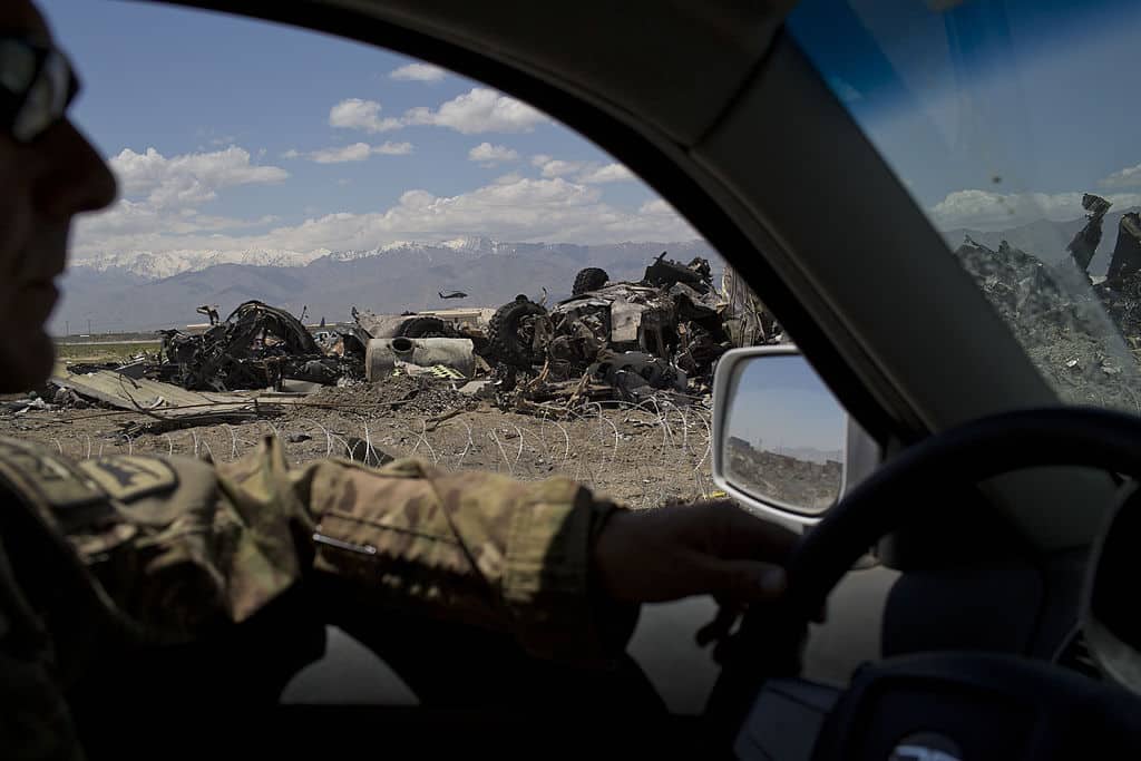 Taliban, Amerikan Askeri Uçağını Düşürdü