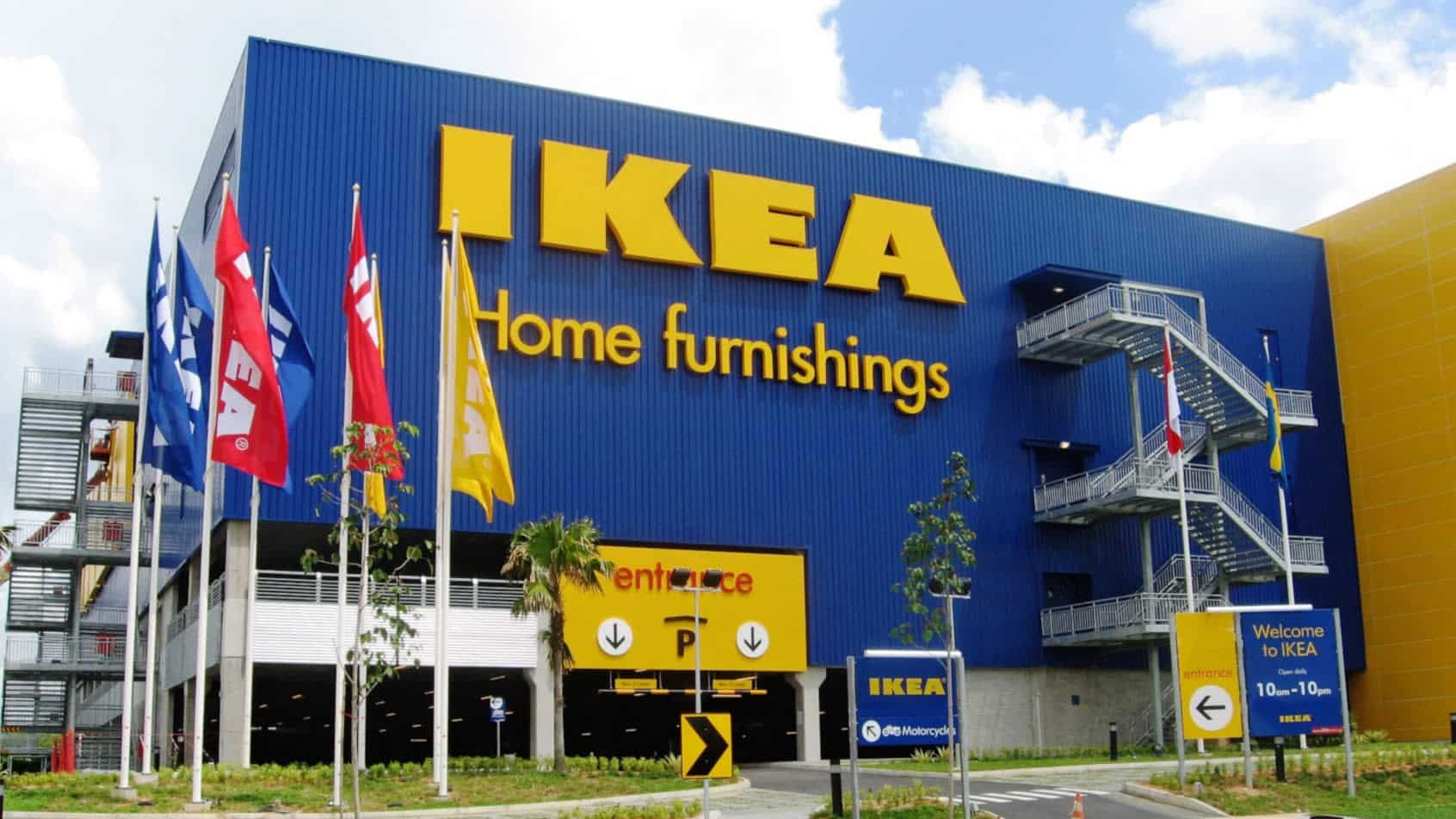 IKEA Tesettürlü Çalışanını Korudu!