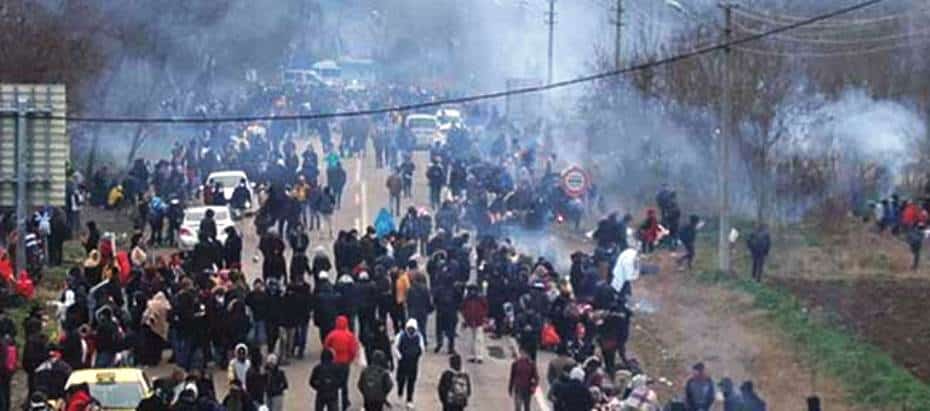 Yunanistan Binlerce Göçmen'in Sınırda Beklemesi Üzerine Toplantı Başlattı!