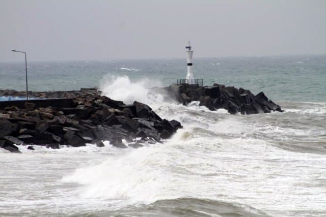 Karadeniz'de Şiddetli Fırtına! Dalgalar 6 Metreyi Aştı