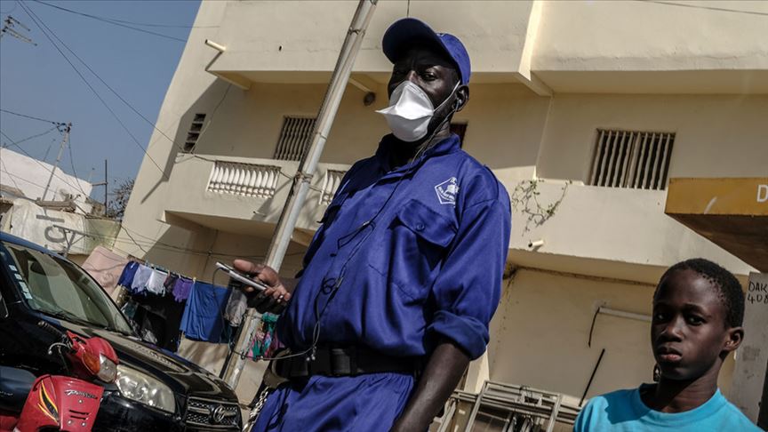 Afrika'nın Koronavirüs ve Çekirge İstilasıyla Zorlu Mücadelesi