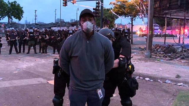 CNN Muhabiri Canlı Yayında Gözaltına Alındı