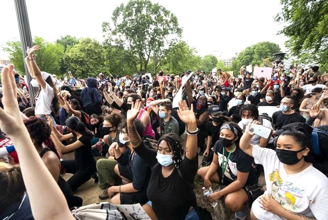 ABD'de Irkçılık Protestoları Beyaz Saray'a Sıçradı