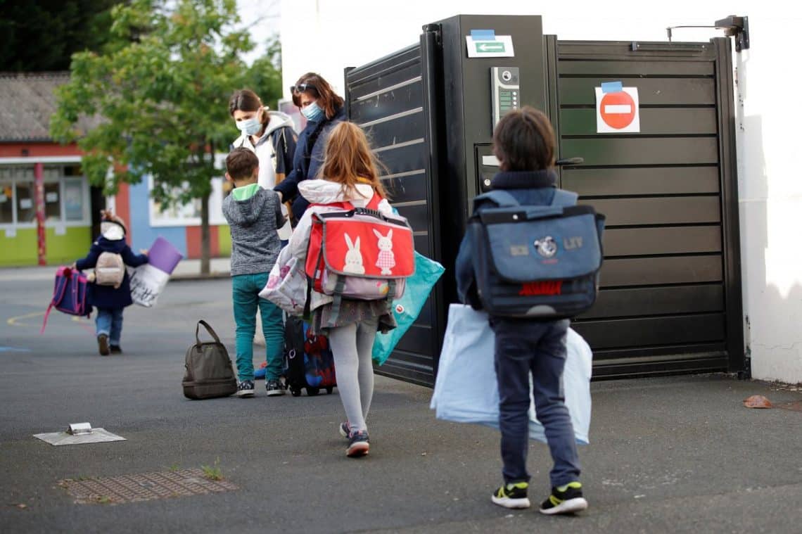 Okulların Yeniden Açıldığı Fransa'da Öğrenciler Koronavirüse Yakalandı