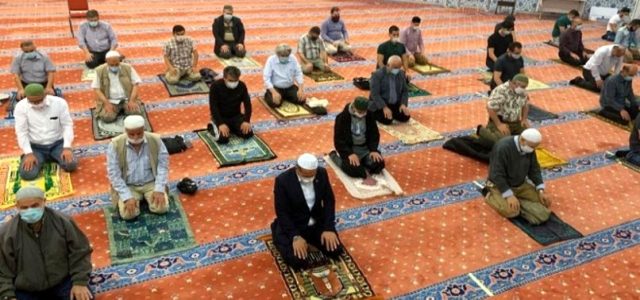 KKTC'de Bayram Namazı Kuralları Belli Oldu