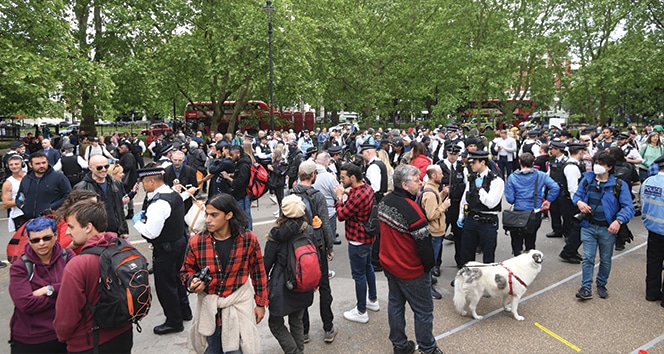 Londra'da Sokağa Çıkma Kısıtlamasına Yönelik Protesto: 6 Gözaltı
