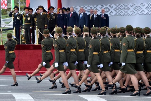 Salgını Umursamayarak Geçit Töreni Organize Ettiler!