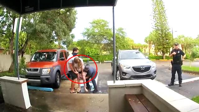 ABD'de Sıra Dışı Doğum: Sancılara Dayanamayan Kadın Ayakta Doğurdu