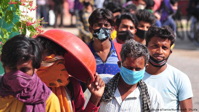 Hindistan'da Koronavirüs Kabusu Büyüyor