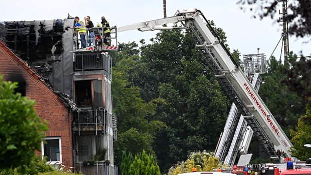 Apartmana Uçak Düşmesi Sonucu 3 Kişi Hayatını Kaybetti