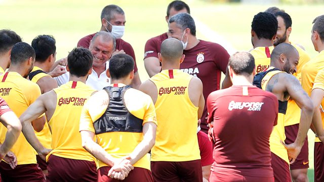 Galatasaray'da Son Antrenmanına Çıkan Yıldız Gözyaşlarını Tutamadı