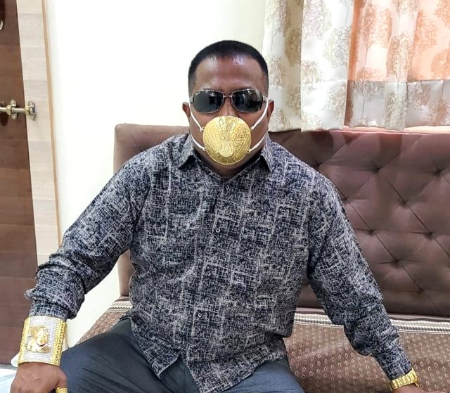 Hindistanlı İş İnsanı Kendine Altından Maske Yaptırdı!