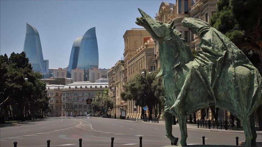 Azerbaycan’dan Hafta Sonları Sokağa Çıkma Yasağı