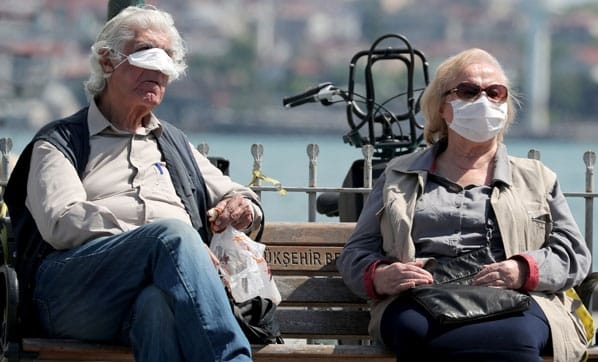 İzmir'de 65 Yaş Ve Üzerine Yeni Koronavirüs Kısıtlamaları