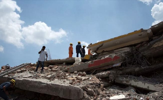 Hindistan’da Bina Çöktü: En Az 90 Kişi Enkaz Altında Kaldı!