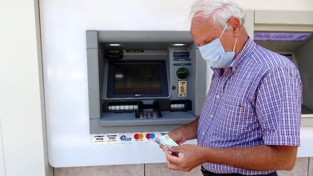 Bankaların Bir Hukuksuzluğu Ortaya Çıktı: Ücretsiz Olması Gerekirken Para İstiyorlar