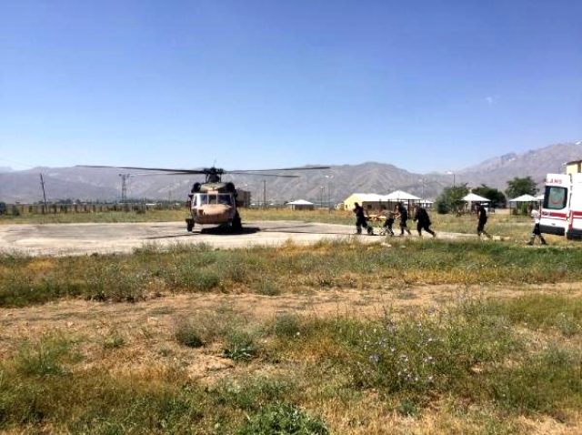 Hakkari'de Milli Eğitim Personelinin Bulunduğu Araç Kaza Yaptı!