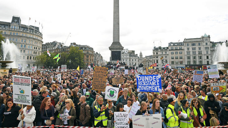 İngiltere ve Almanya’da Koronavirüs Kısıtlamaları Protesto Edildi