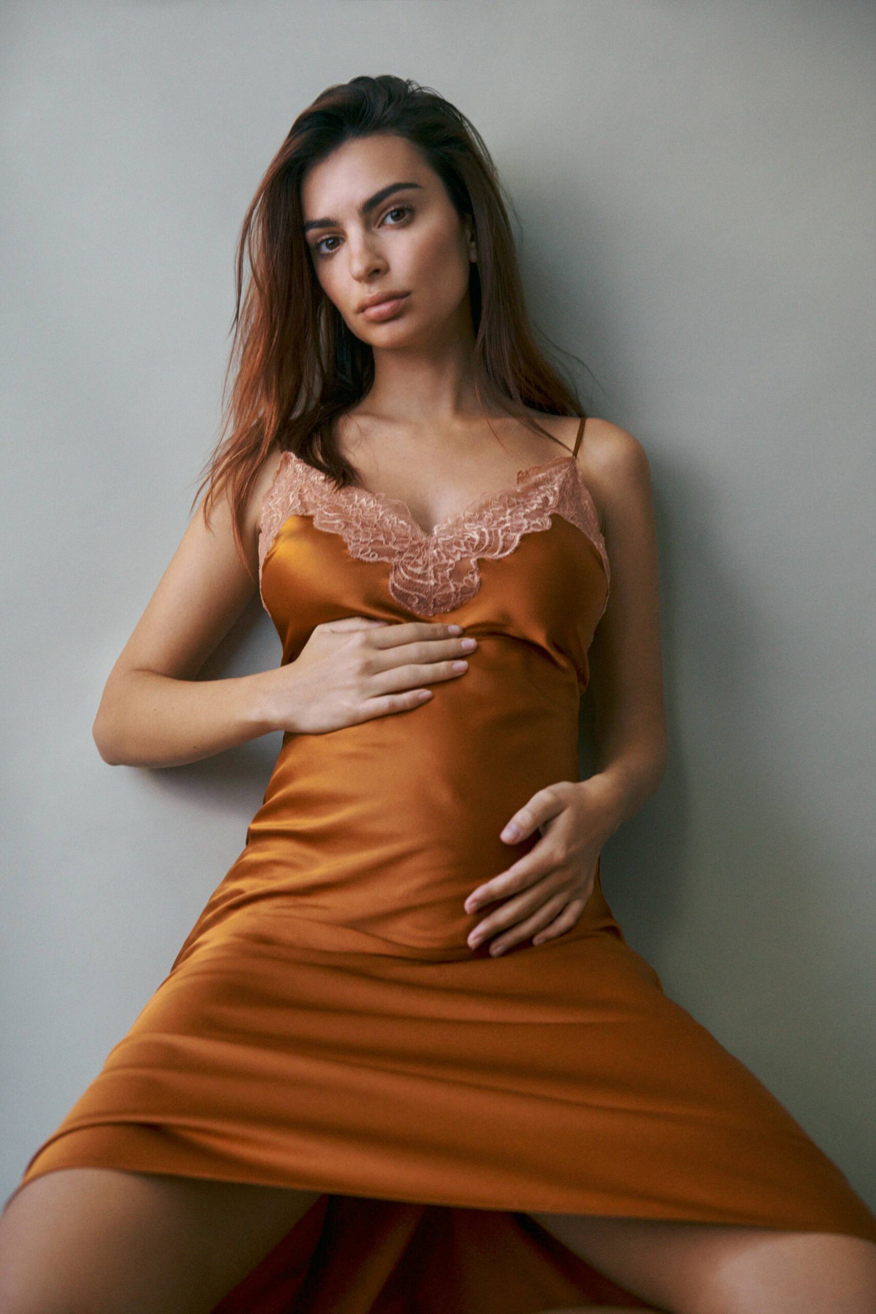 Ünlü Model Emily Ratajkowski Hamile Olduğunu Duyurdu 