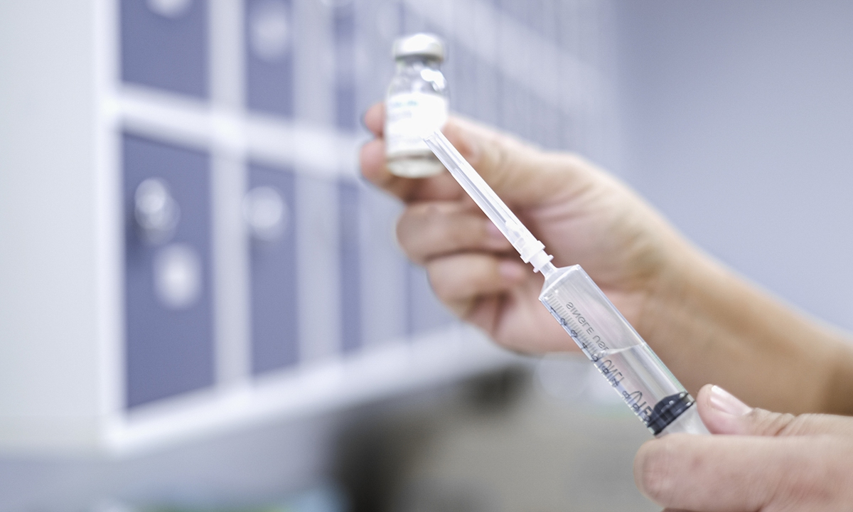 Moderna ve Pfizer'ın Geliştirmiş Oldukları Aşıların Yan Etkileri Açıklandı