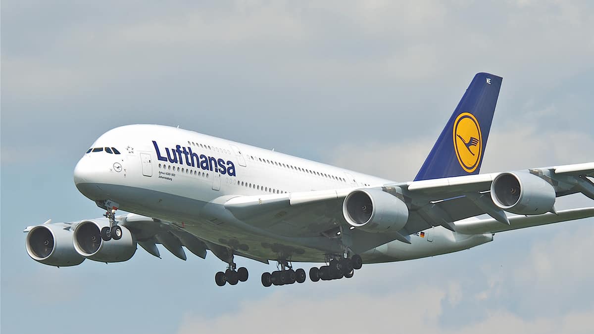 Lufthansa, Ücretsiz Uçak İçi İkramlarını İptal Ediyor!