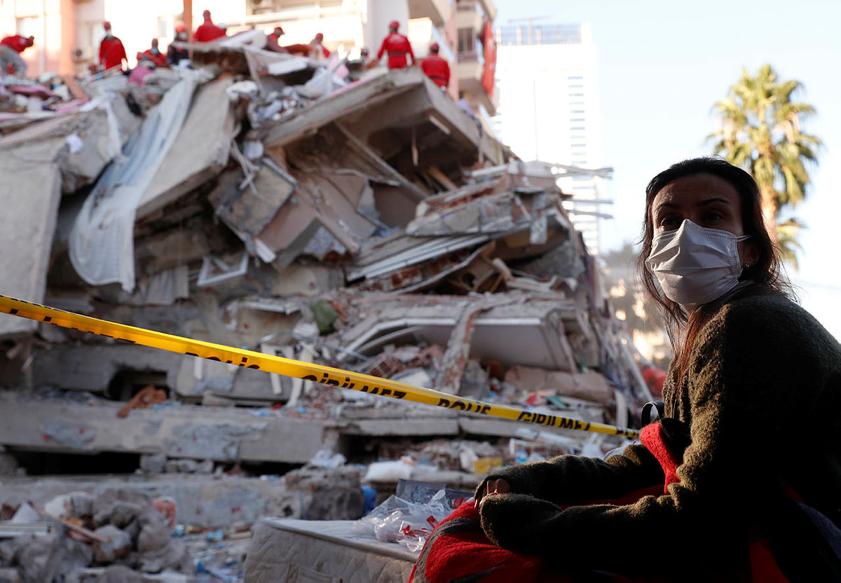 İzmir Depremi: 51 Can Kaybı, 896 Yaralı