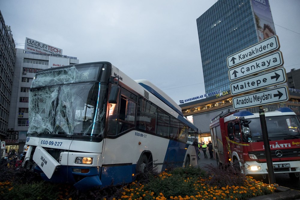 Son Dakika: Ankara’da İki Otobüs Çarpıştı