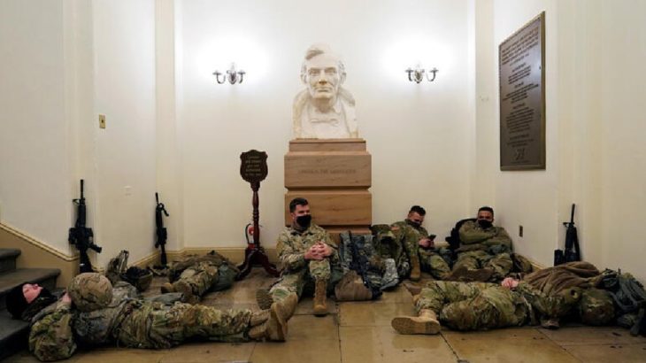 ABD’li Askerlerin Kongre Binasındaki Görüntüleri Olay Yarattı