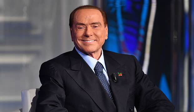 İtalya Eski Başbakanı Berlusconi Hastaneye Kaldırıldı!