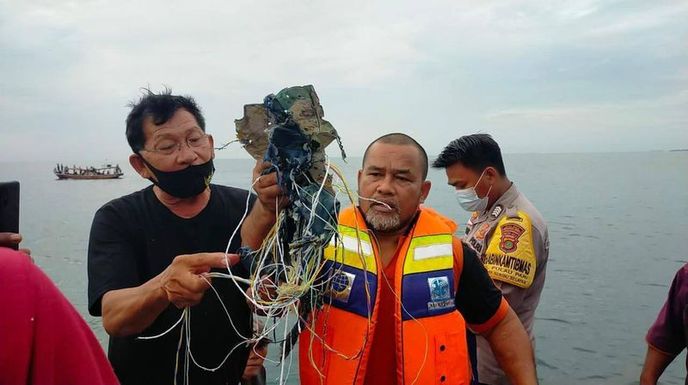 Endonezya’da Denize Düşen Uçaktan Sinyal Alındı